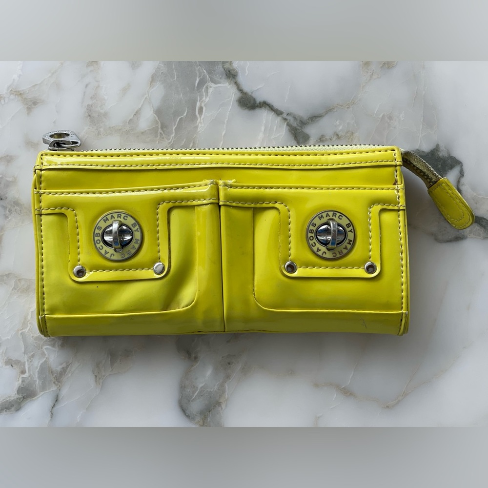 Marc by Marc Jacobs Neon yellow wallet